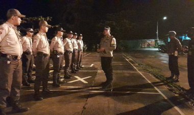 Kapolsek Sukalarang berikan pembinaan kepada Satpam Saat Patroli