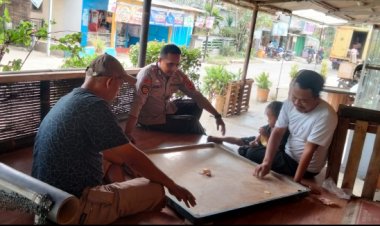 Sambangi Warga, Anggota Polsek Cireunghas Sampaikan Himbauan Kamtibmas