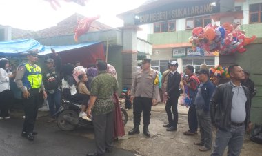 Personel Polsek Sukalarang Lakukan Pam Kelulusan Sekolah