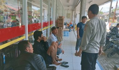 Dalam Pelaksanaan Patrolinya,Unit Samapta Polsek Cireunghas Berikan Pembinaan Dan Penyuluhan