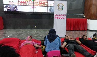 Semarak Menyambut Hari Bhayangkara, Anggota Bhayangkari Ranting Cireunghas lkuti Bakti Sosial Donor Darah