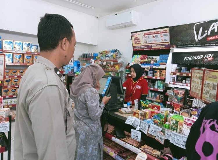 Anggota Unit Samapta Polsek Cireunghas Polres Sukabumi Kota, Laksanakan Patroli Dialogis Ke Mini Market