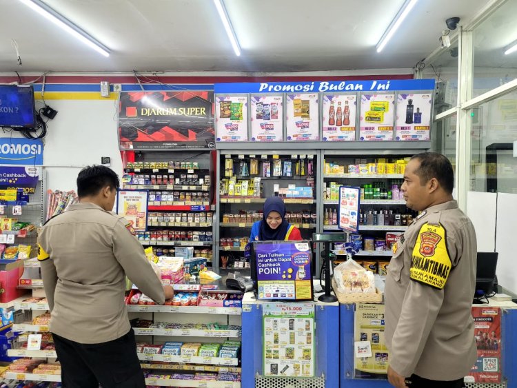 Cegah Kejahatan Malam, Personel Patroli Polsek Sukalarang Patroli Ke Minimarket