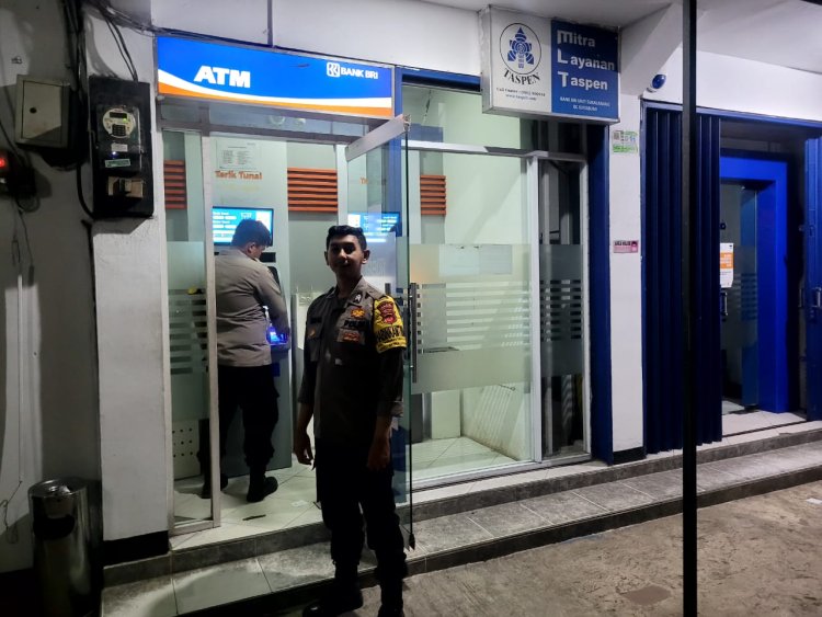 Polsek Sukalarang Kontrol Mesin ATM Saat Berpatroli KRYD