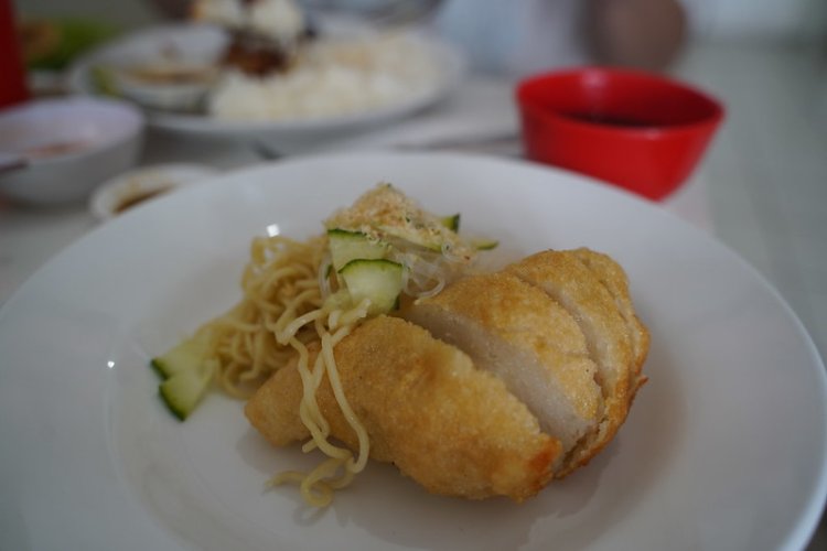Mengenal Pempek Kapal Selam Sebagai Kuliner Unik dari Sumatra Selatan