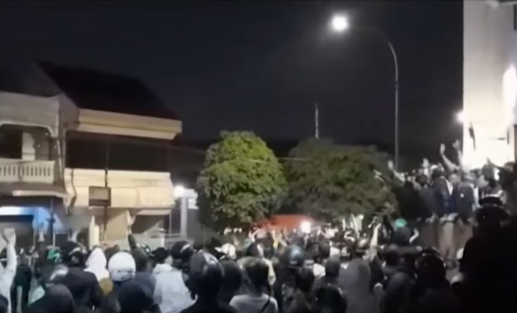 Kursi Bersejarah Peninggalan Ki Hajar Dewantara Rusak Akibat Bentrokkan di Yogyakarta