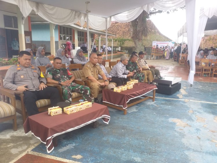 Sinergi Bersama TNI, Kapolsek Sukalarang Hadiri Acara Perpisahan