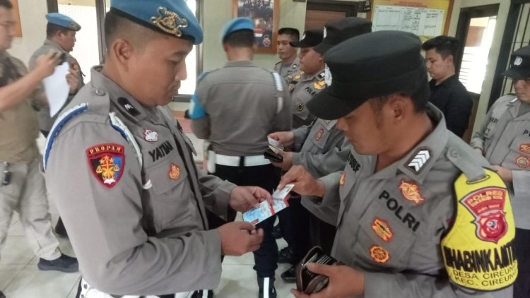 Pemeriksaan Gaktiblin Tingkatkan Kedisiplinan Anggota Polsek Cireunghas Polres Sukabumi Kota