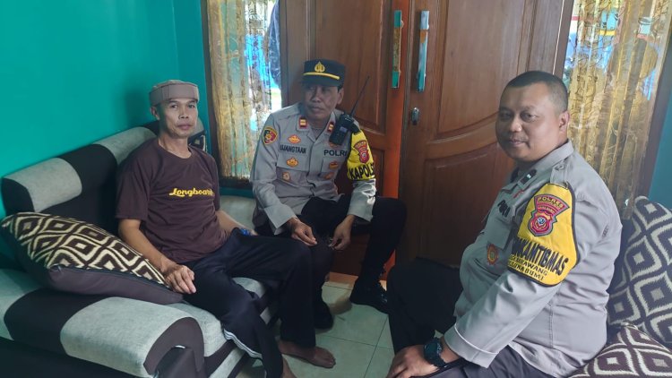 Anggota Polsek Sukabumi Jenguk Warga Yang Sakit