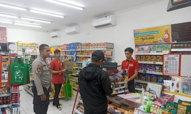 Cegah Aksi Kriminalitas, Personil Unit Samapta Polsek Cireunghas Laksanakan Patroli Ke Minimarket
