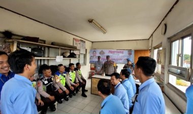 Polsek Sukalarang Berikan Pembinaan Kepada Satpam Melaui Giat Ngariung Sareng Kapolsek