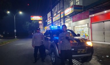 Ciptakan Wilayah Yang Kondusif,Polsek Kebonpedes Laksanakan Patroli Malam