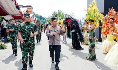 Hadiri Papua Street Carnival, Kapolri: Tingkatkan Ekonomi dan Promosi Pariwisata Papua