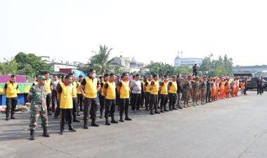 Polres Metro Jakarta Barat Bersama 3 Pilar Elemen Masyarakat dan Gen Z Gelar Bersih-Bersih Lingkungan di 8 Polsek
