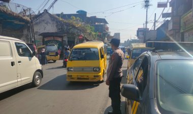 Ciptakan Kamseltibcar Lantas,Polsek Citamiang Gelar Pelayanan Gatur Siang