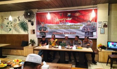 Wakapolres Pelabuhan Gelar Jumat Curhat, Warga Minta Jam Operasional Truk Kontainer Diubah