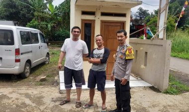 Sambangi Warga, Bhabinkamtibmas Polsek Cibeureum Sampaikan Pesan Kamtibmas