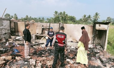 Satu Unit Rumah Milik Warga Di Sukabumi, Ludes Di Lalap Si Jago Merah