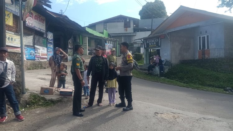 Jaga Sitkamtibmas Lakukan Patroli Sambang Di Desa Binaan