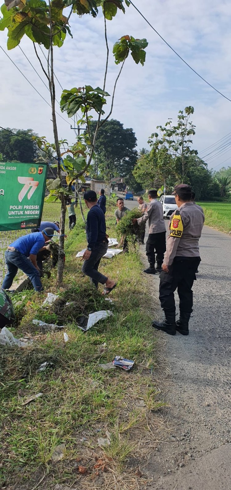 Polsek Cireunghas Peduli Lingkungan, Pembersihan Sampah