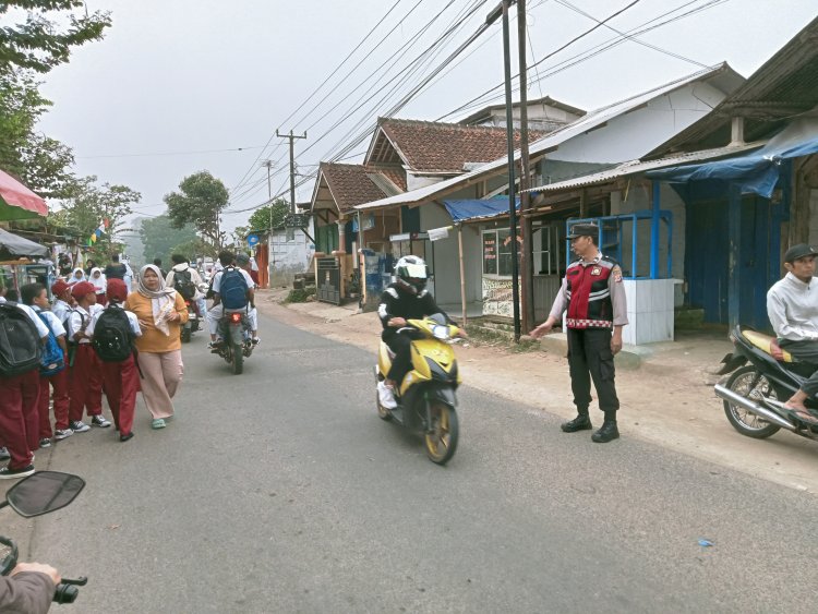 Unit Samapta Polsek Cireunghas,Rutin Laksanakan Gatur Lalin