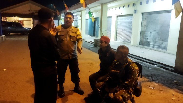 Sinergitas TNI-Polri Melaksanakan Patroli Sambang Di Wilayah Desa Binaanaa