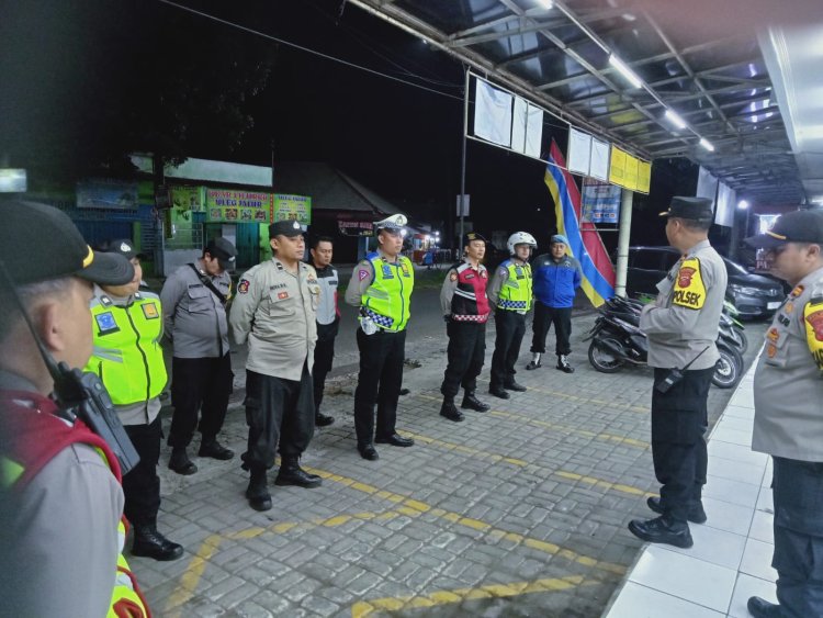Kapolsek beserta anggota melaksanakan Patroli gabungan skala besar dengan jajaran Polsek Rayon Timur