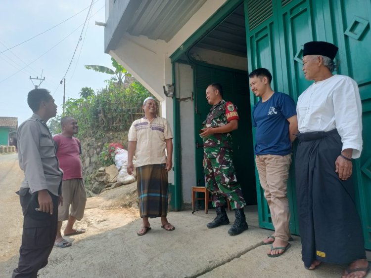 Keamanan Sinergitas TNI-Polri Melaksanakan Patroli Sambang Di Wilayah Desa Binaan