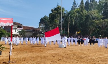 Polsek Kadudampit  lkuti Upacara HUT RI Ke 78, Tingkat Kecamatan Kadudampit