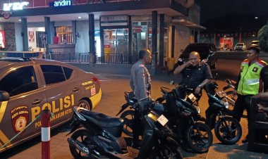 Polsek Cikole Laksanakan Giat Patroli Dialogis Dengan Anggota Securiti