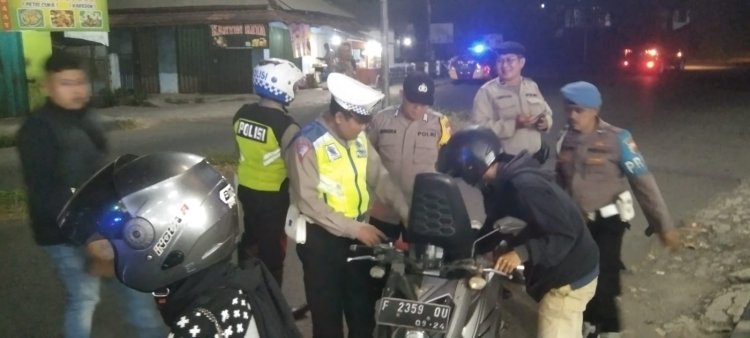 Hampir Setiap Malam Kapolsek Beserta Anggota Terus Melaksanakan Patroli Gabungan Skala Besar Dengan Jajaran Polsek Rayon Timur