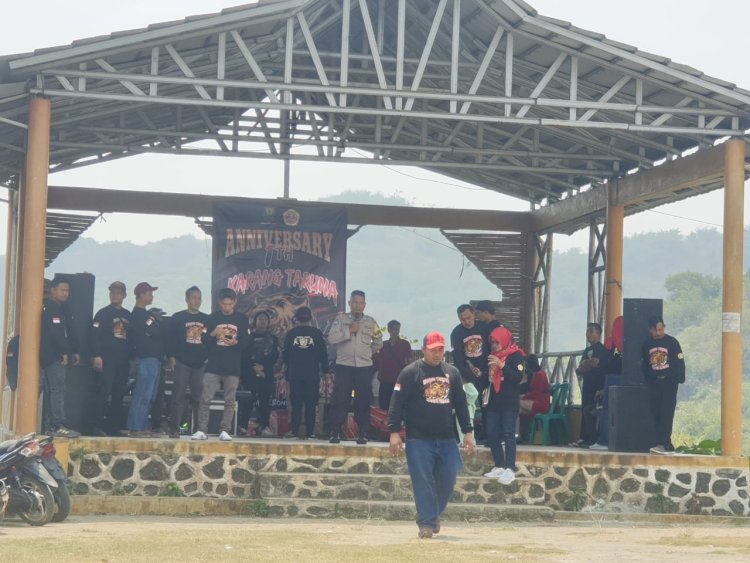 Bhabinkamtibmas Polsek Gunungguruh Hadiri Anniversary Karang Taruna Desa Bojongmanggu