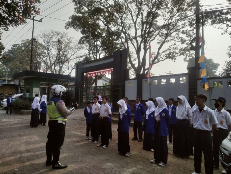 Polisi Berikan Pembinaan Kepada  Pelajar SMP