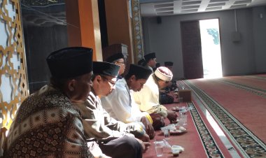 Perangkat Desa Semplak Hadiri Pengajian Rutin Bersama Muspika Kecamatan Sukalarang