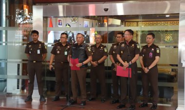 Tim Penyidik Kejaksaan Agung Menetapkan dan Melakukan Penahanan Terhadap 3 Orang Tersangka Baru dalam perkara BAKTI Kementerian Komunikasi dan Informatika