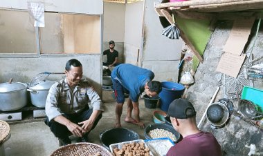 Kanit Samapta Polsek Cireunghas, Laksanakan Silaturahmi Dan Berikan Himbauan Kamtibmas Kepada Pengusaha Bakso