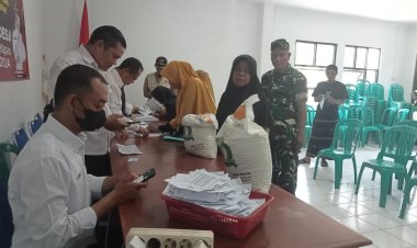Pemerintah Desa Semplak Salurkan Bantuan Beras Ketahanan Pangan Nasional