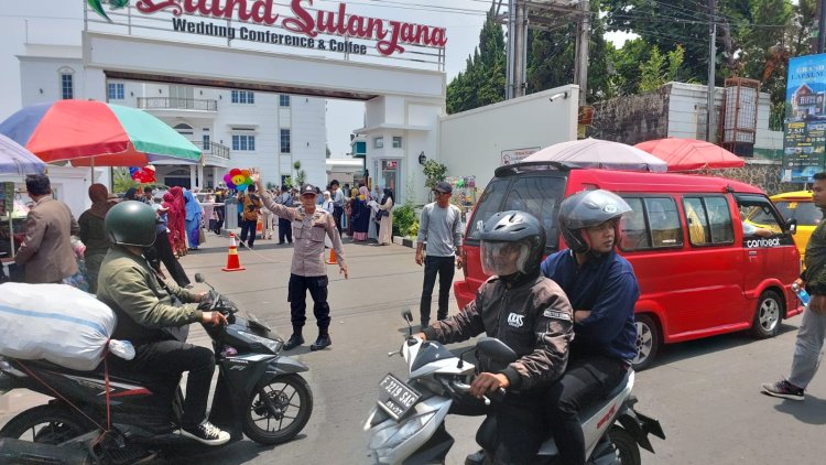 Jalan Padat, Personel Polsek Sukabumi Melaksanakan Pengaturan