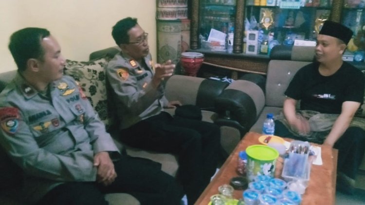 Jelang Pilkades Desa Warnasari Polsek Sukabumi Sambangi Calon Kades