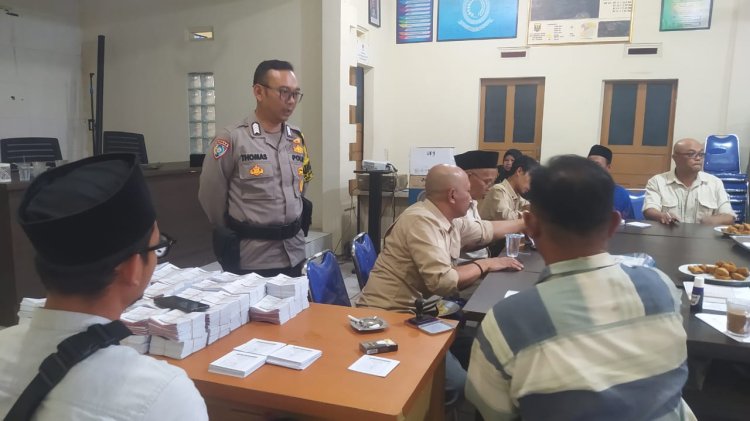 Bhabinkamtibmas Desa Sudajayagirang Lakukan Monitoring Pelipatan  Surat Suara