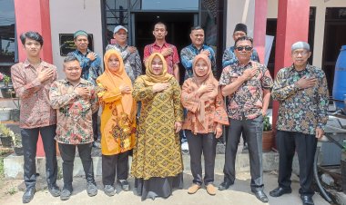 Hari Batik Nasional, Perangkat Desa Semplak Kompak Pakai Batik