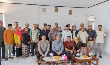 Penuh Haru, Saat Pelepasan Kasi Binwasdes Kecamatan Sukalarang