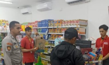 Upaya Cegah Kejahatan, Polsek Cireunghas Gelar Patroli Dialogis Ke Minimarket