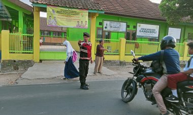 Dengan Pelaksanaan Gatur Lalin,Polsek Cireunghas Berikan Pelayanan Prima Kepada Warga Masyarakat