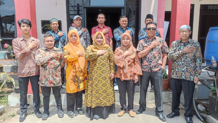 Hari Batik Nasional, Perangkat Desa Semplak Kompak Pakai Batik
