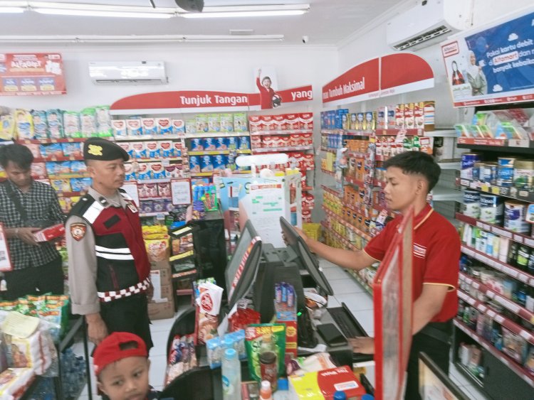 Polsek Cireunghas Gencar Laksanakan Patroli, Berikan Himbauan Kamtibmas Kepada Karyawan Mini Market