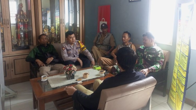 Sinergitas, TNI – POLRI Bersama-sama Sambang Wilayah Desa Parungseah