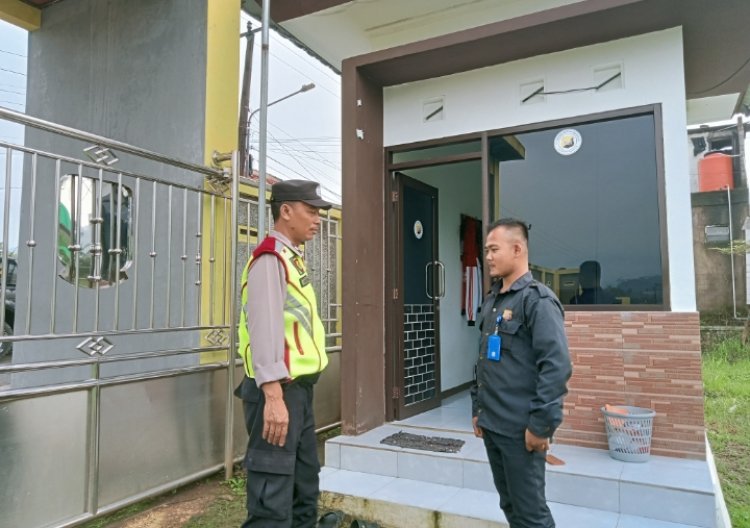 Patroli Unit Samapta Polsek Cireunghas Polres Sukabumi Kota, Sambangi Anggota Security SMAN Cireunghas