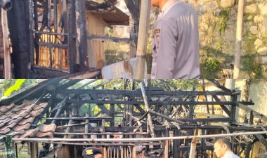 Kanit Binmas Polsek Sukalarang Cek Lokasi Kebakaran Rumah di Desa Semplak