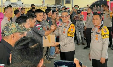 Peduli Sesama Warga, Polri Bersama TNI Gelar Baksos di Kota Bitung